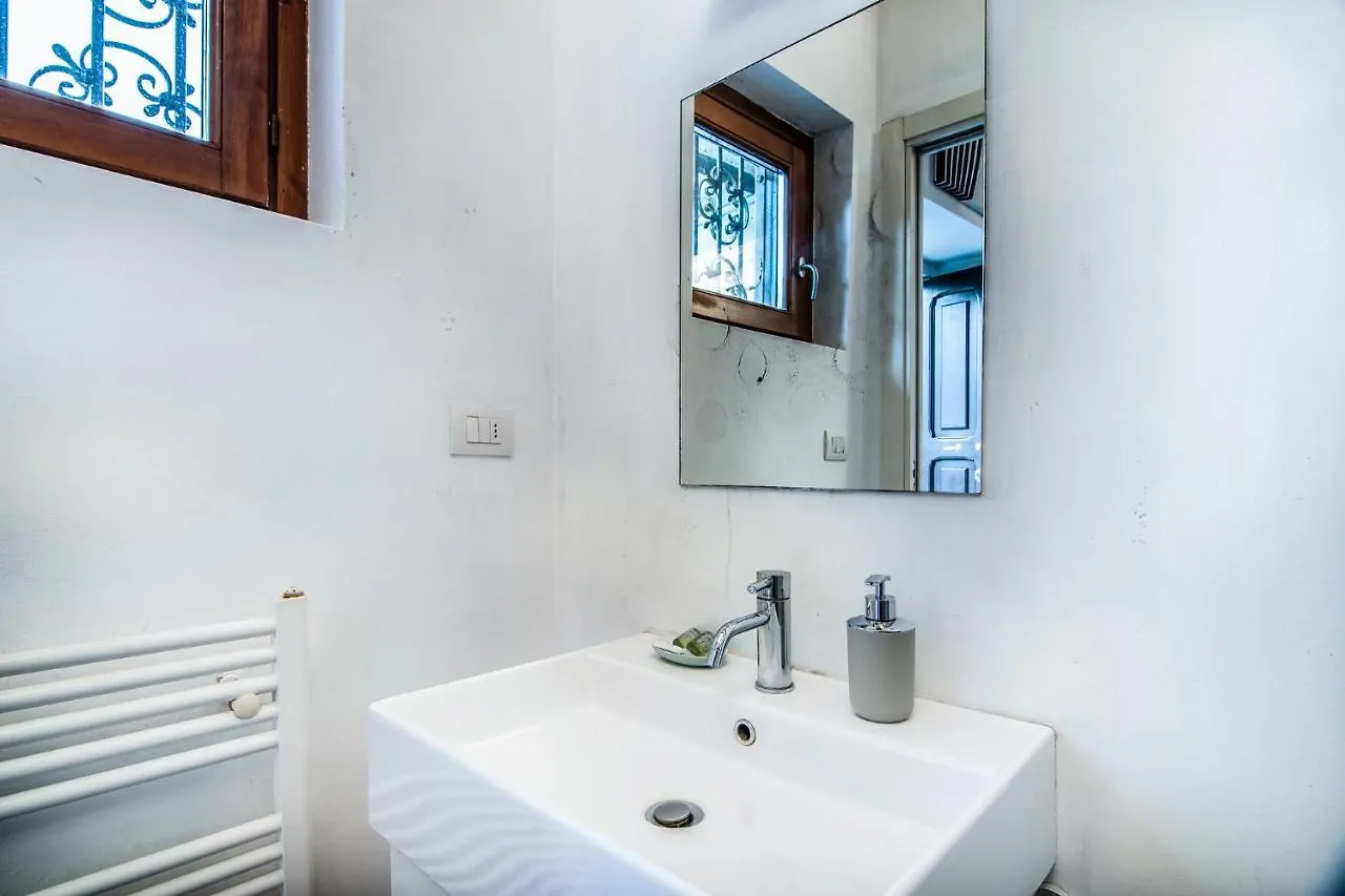 Apartment Secret Navigli Suite Milan